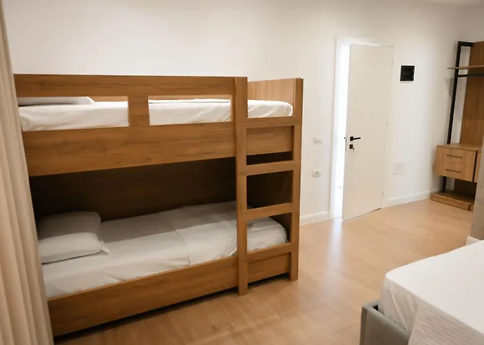 ホテル Venezia Shëngjin